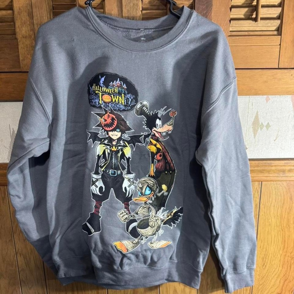 Grey Disney Kingdom Hearts Halloween Town sweatshirt Size Small‎ NWT